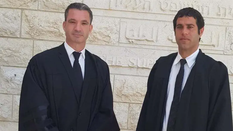 עו"ד אדיר צבי ועו"ד יריב רז