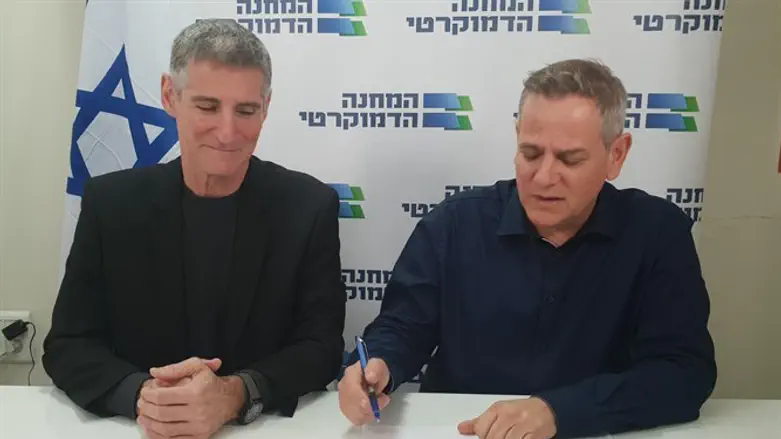 Golan and Horowitz sign agreement