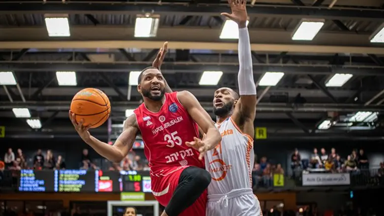 תומאס הערב מול הגרמנים