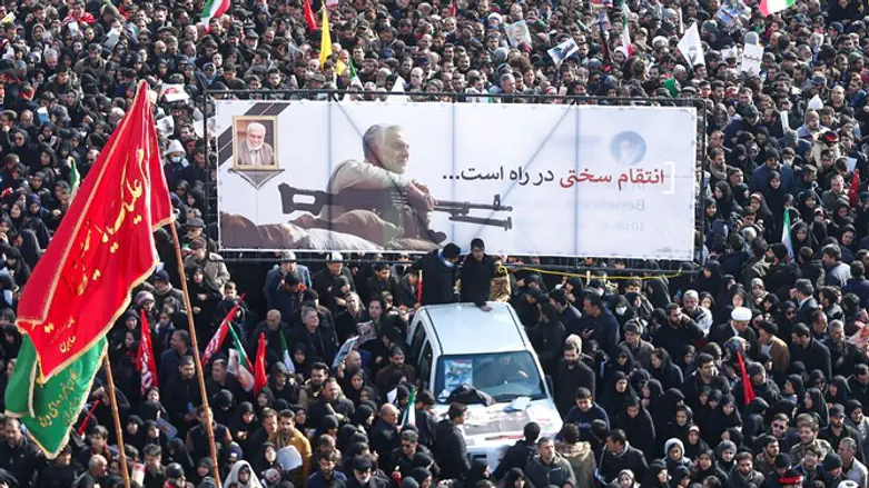 "טראמפ היה חייב להגיב בעוצמה, פגיעה בשגרירות אמריקנית היא השפלה".הלוויית סולימני