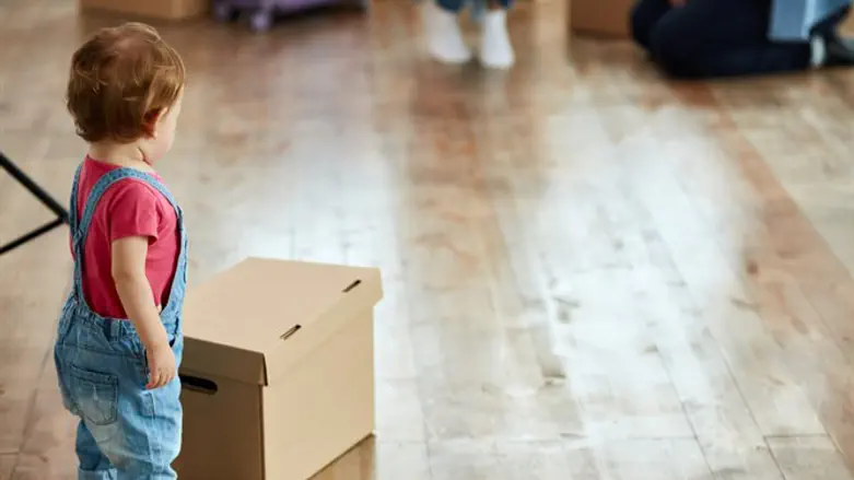 עוברים דירה