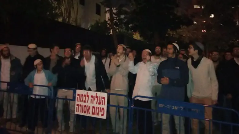 Protest against Ron Huldai