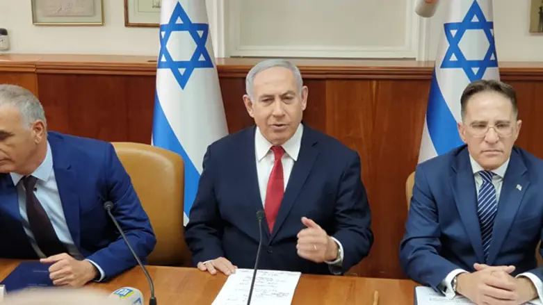 Netanyahu at Cabinet meeting