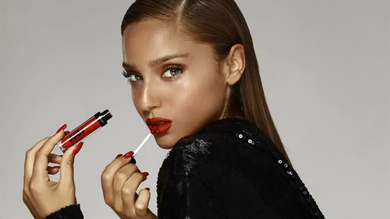 אודם בגוון חורפי של סקארה ב5 ש"ח