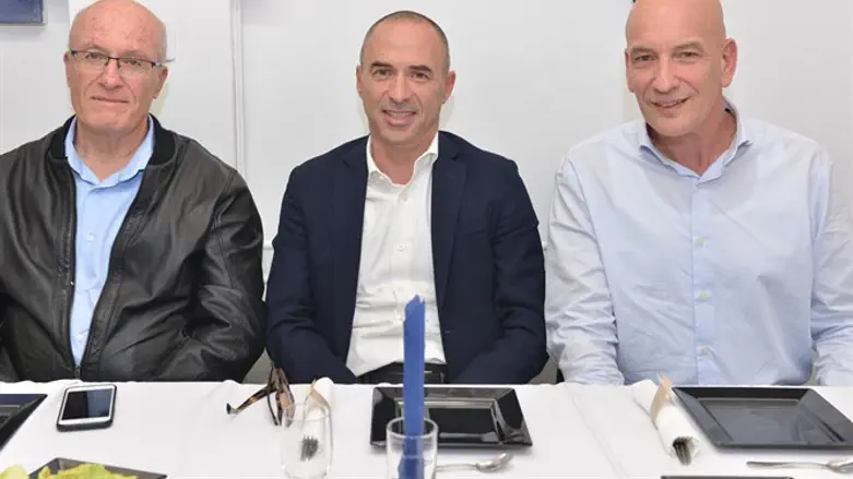 מימין: אמיר שוצמן, גונן אוסישיקין ואלי דפס