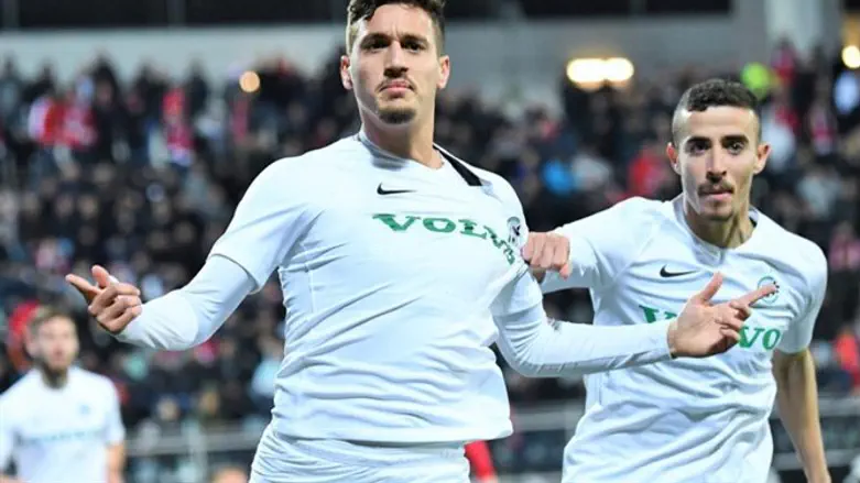 שועה חוגג שער אחרי ייבוש ארוך