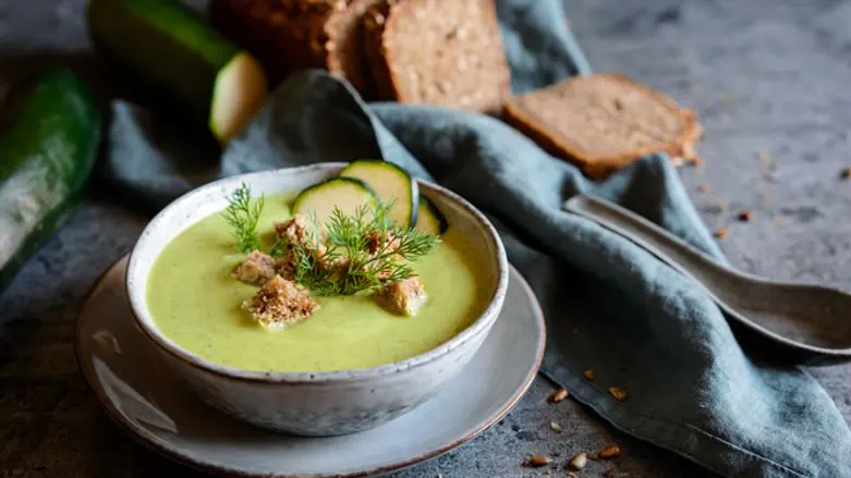 מרק זוקיני שמיר ושמנת