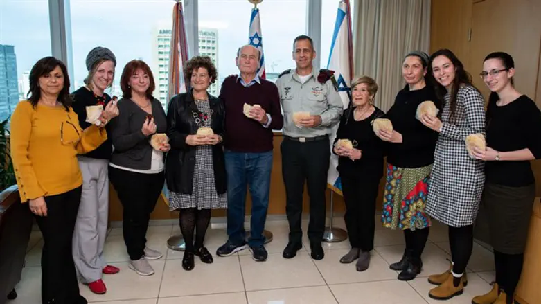 דוגו ובני משפחתו עם הרמטכ"ל