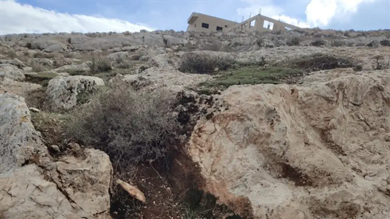 אמת המים לאחר שנהרסה