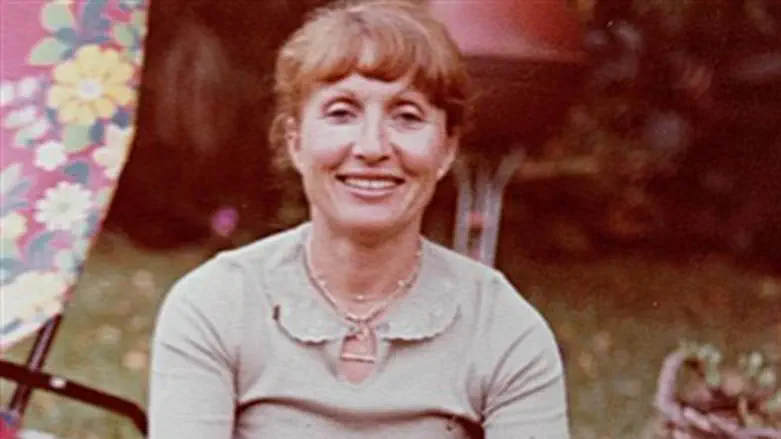 נירה אוחובסקי 