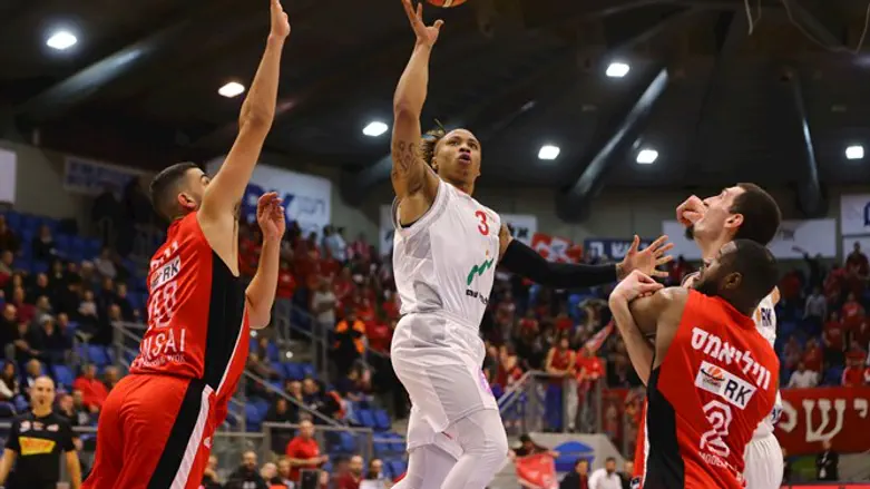 וויליאמס מעל שחקני תל אביב היום