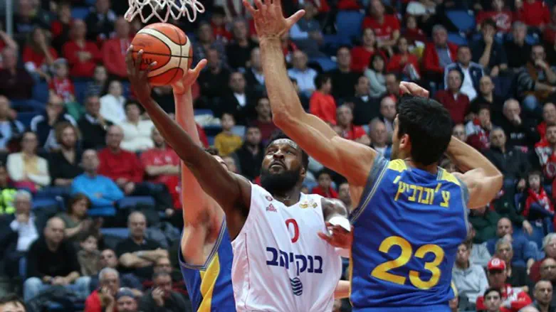 מאק הערב בבכורה בבירה