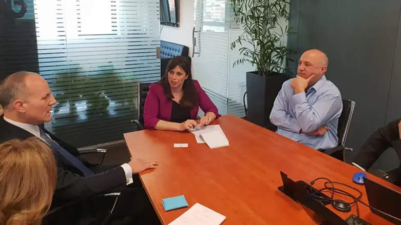 חוטובלי וקאר