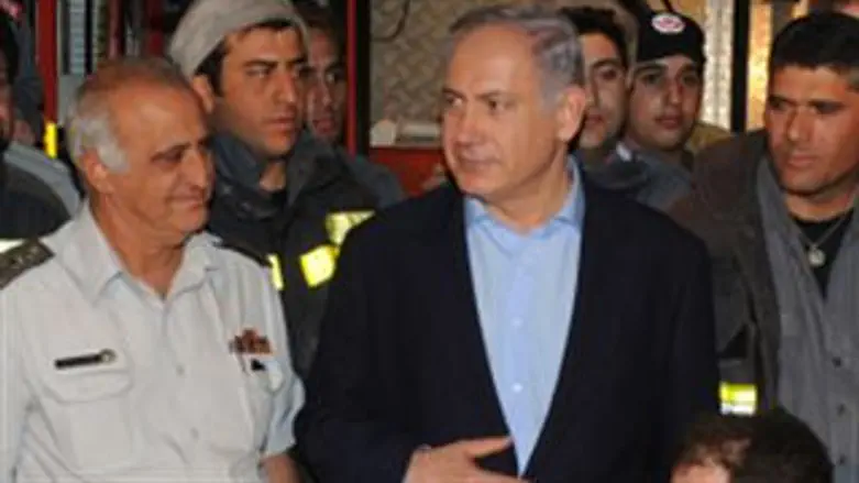 נתניהו עם הכבאים. אתמול