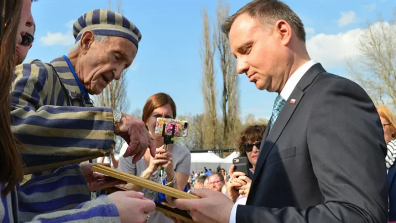 Holocaust survivor Edward Mossberg with Polish president Andrzej Duda