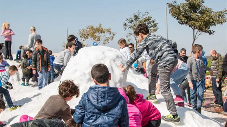 snow in Petah Tikva