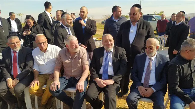 Представители партии ШАС в долине реки Иордан