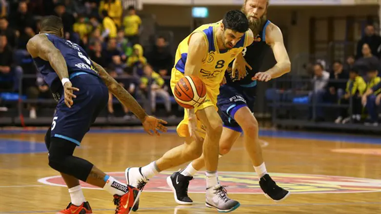 ליאור אליהו בדרך לעוד איבוד הערב