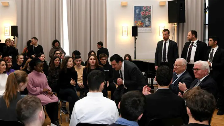 שטיינמאייר וריבלין בתיכון היהודי