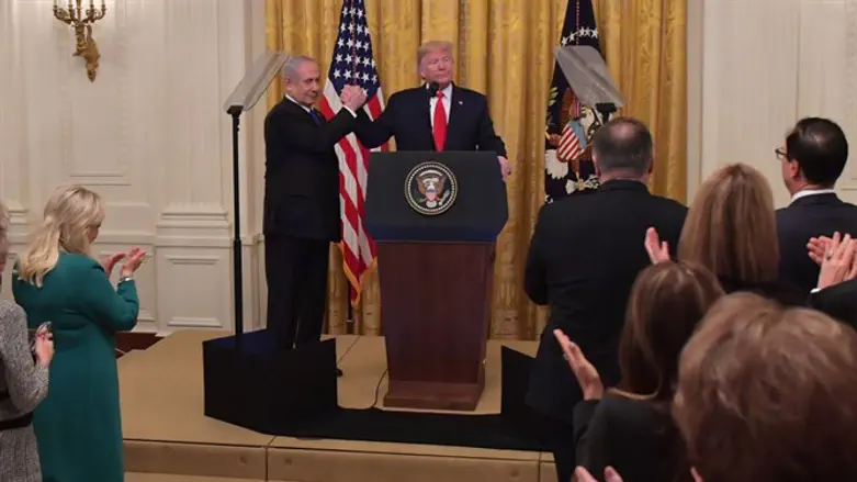 נתניהו וטראמפ בהצגת עיקרי התכנית