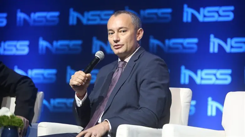 ניקולאי מלאדנוב