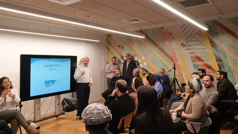 בנט במטה יום הבחירות