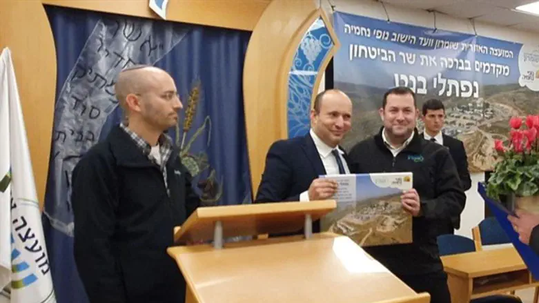 דגן ובנט בנופי נחמיה לפני מספר ימים