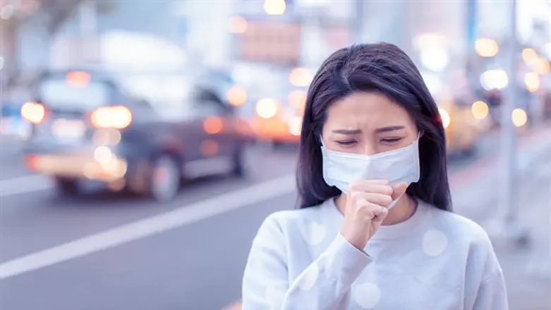 למרות הכול, עדיין עם מסכות. סין