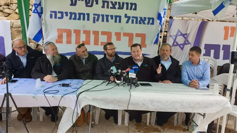 Settlement heads protest tent