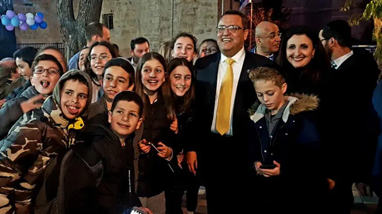 ליאון עם החניכים