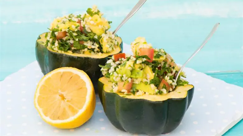 דלעת ערמונים במילוי טאבולה אבוקדו