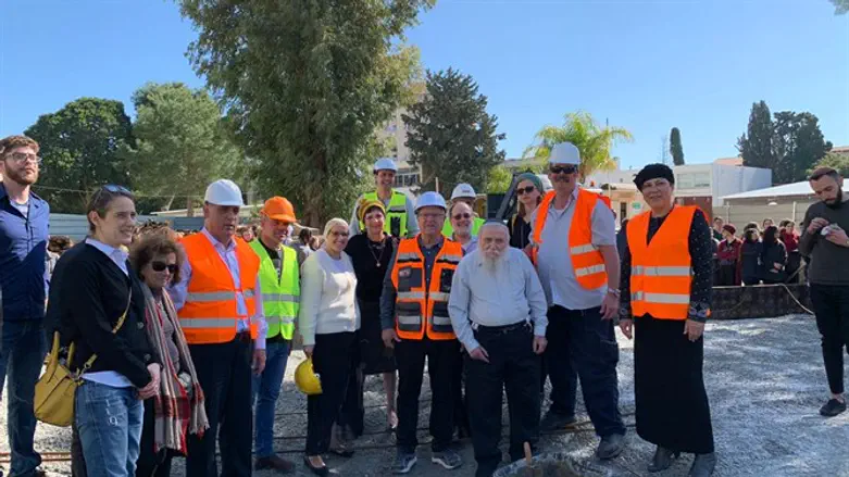 הנחת אבן הפינה