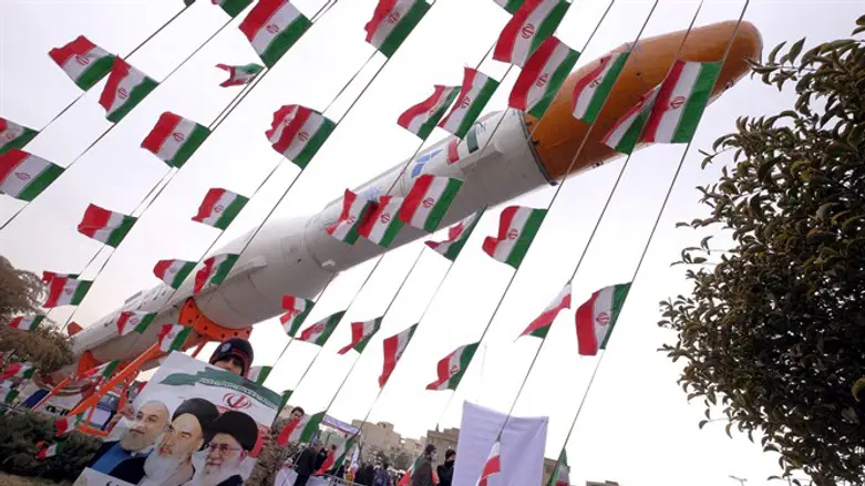 Iran glorifies Simorgh satellite-carrier rocket