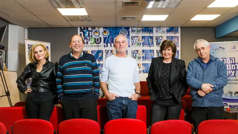 מימין לשמאל: ד"ר מוטי קידר, דלית סוטר, אורי בן אמוץ, ד"ר גבי חזות וחני קנר