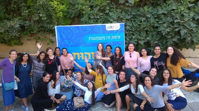 שירות בזהות