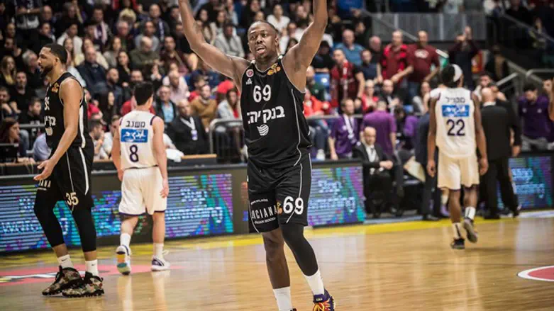 בראון. עוזב את הארץ