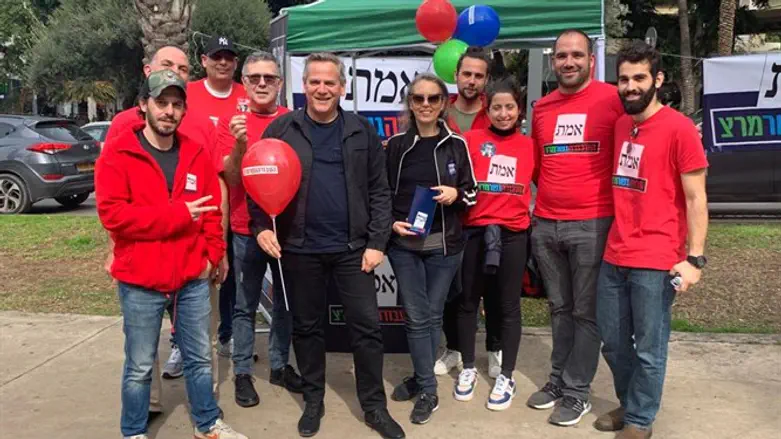 ניצן הורוביץ עם פעילי מרצ-העבודה