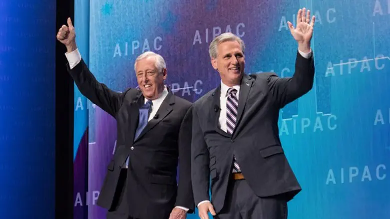 Reps. Steny Hoyer, left, and Kevin McCarthy come on stage at the AIPAC conference in 2018