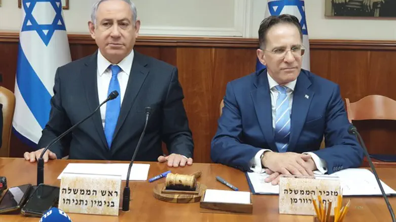 Netanyahu at cabinet meeting (archive)