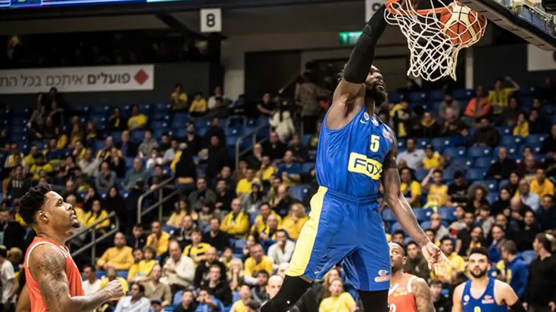 האנטר מרחף הערב לסל