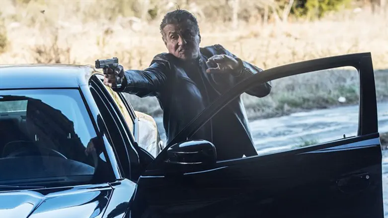 קצת יריות וכסף, לא מעבר