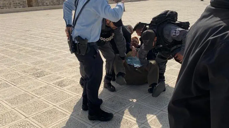 ח"כ לשעבר יהודה גליק מעוכב לחקירה במהלך עלייה להר הבית