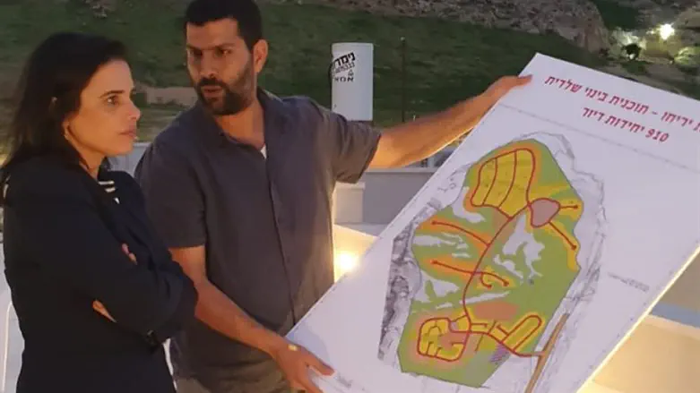 שקד במבואות יריחו