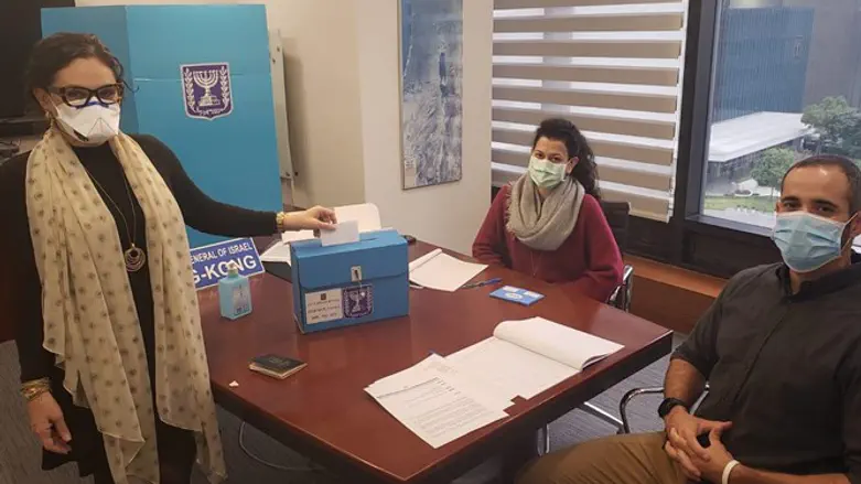 Избиратели в посольстве Израиля в Китае