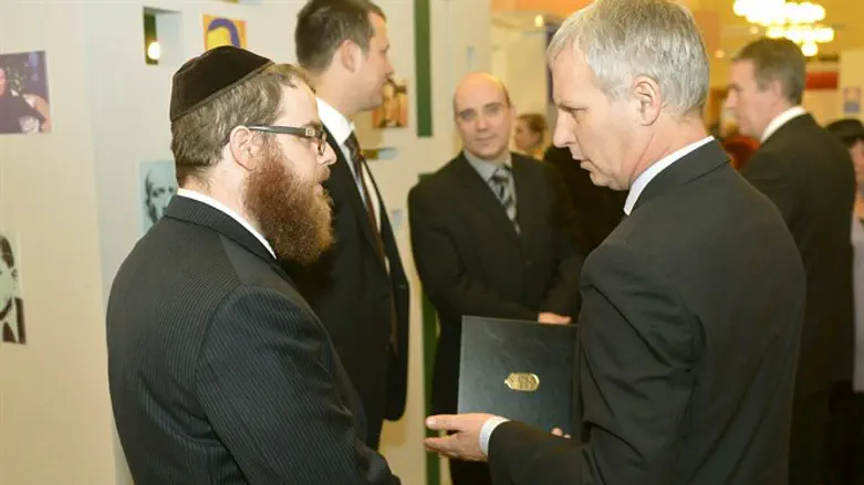 שולטס והרב כובש