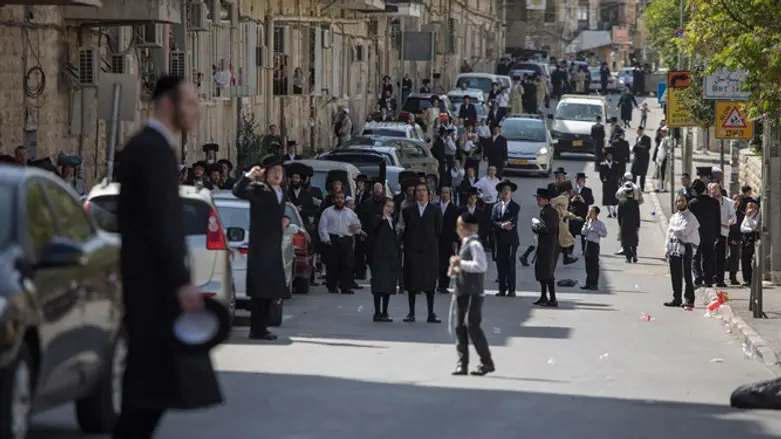 "להביא את האור למושבתם". חרדים במאה שערים