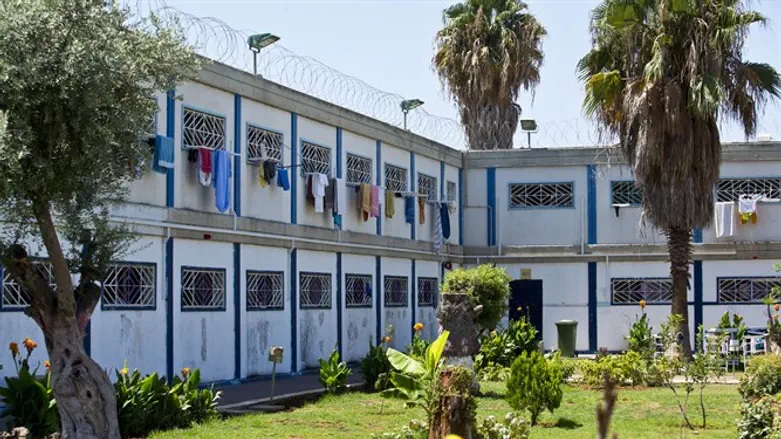 חצר כלא מעשיהו. ארכיון