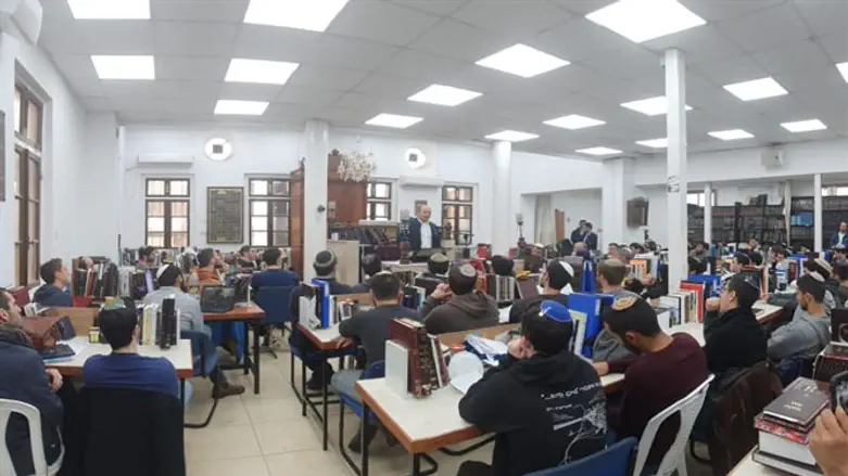 בנט בישיבת ההסדר ביפו