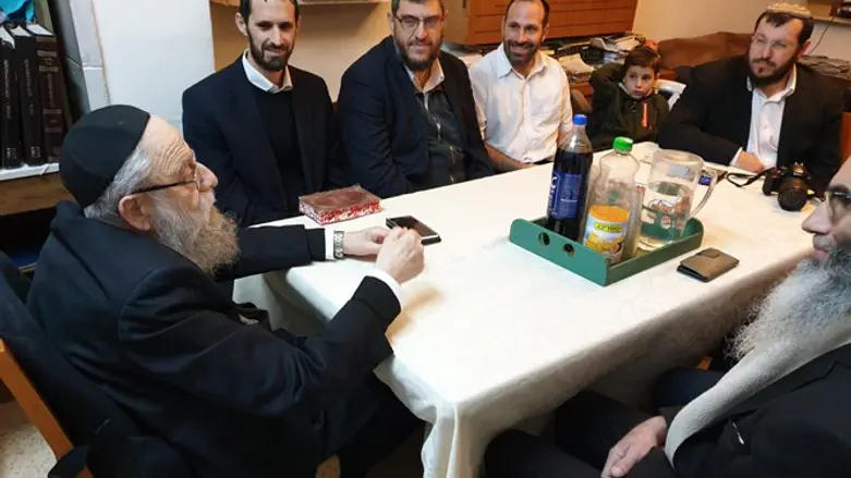 הפגישה בבית הרב