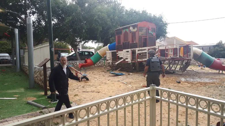 גן המשחקים שנפגע מהרקטה בשדרות